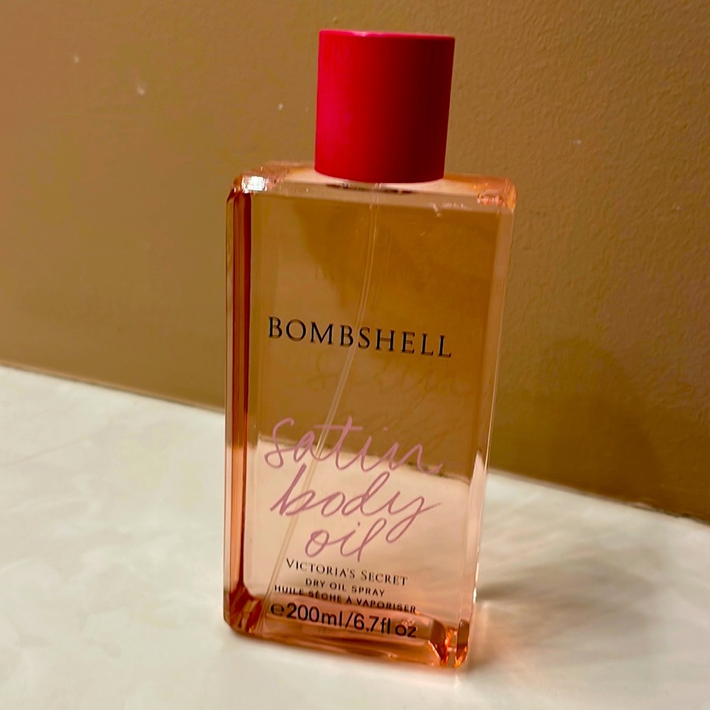 Victoria Secret BOMBSHELL Satin Body Lotion. Dry oil spray!